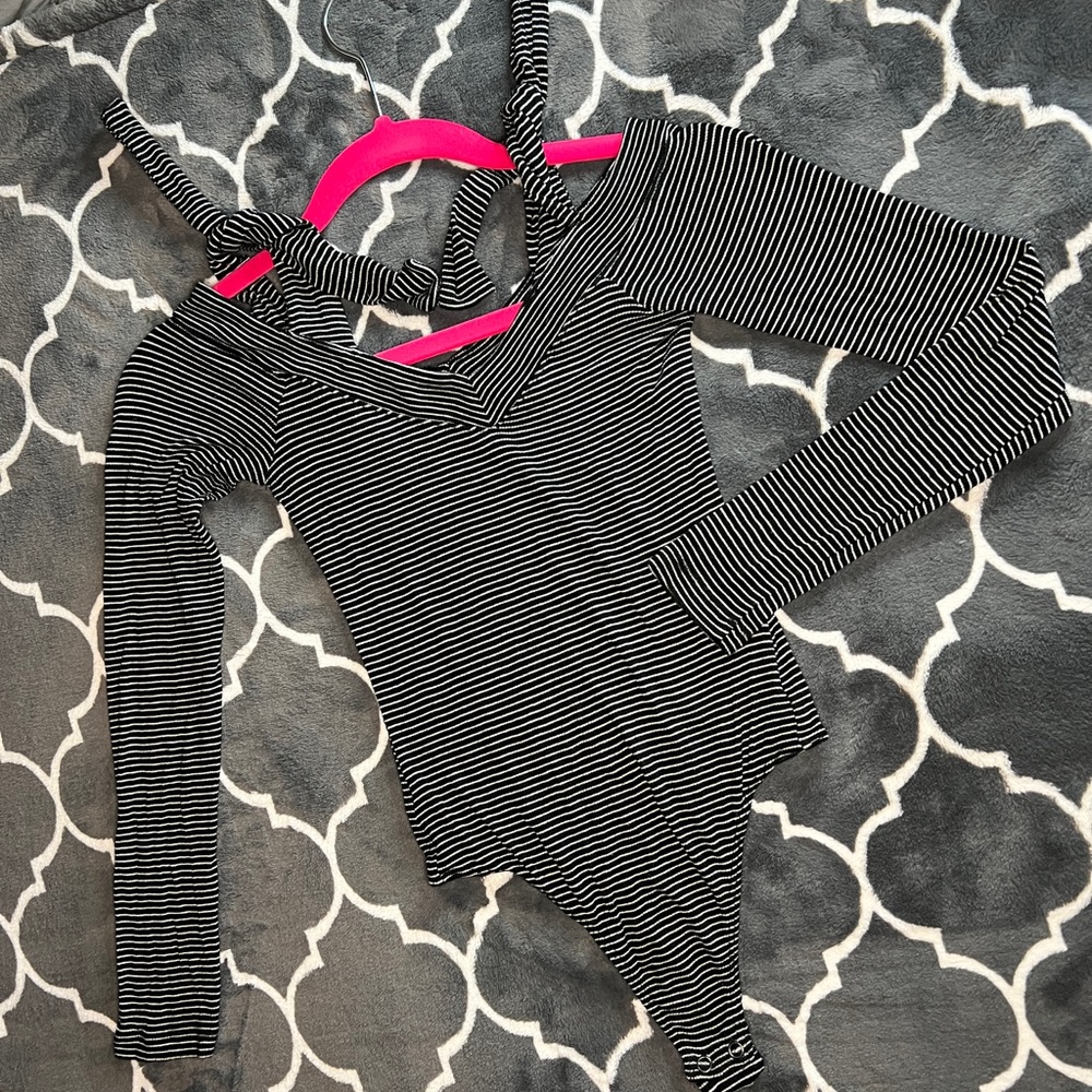 ❥Express ❥Bodysuit ❥XSmall ❥Off Shoulders ❥Tied straps